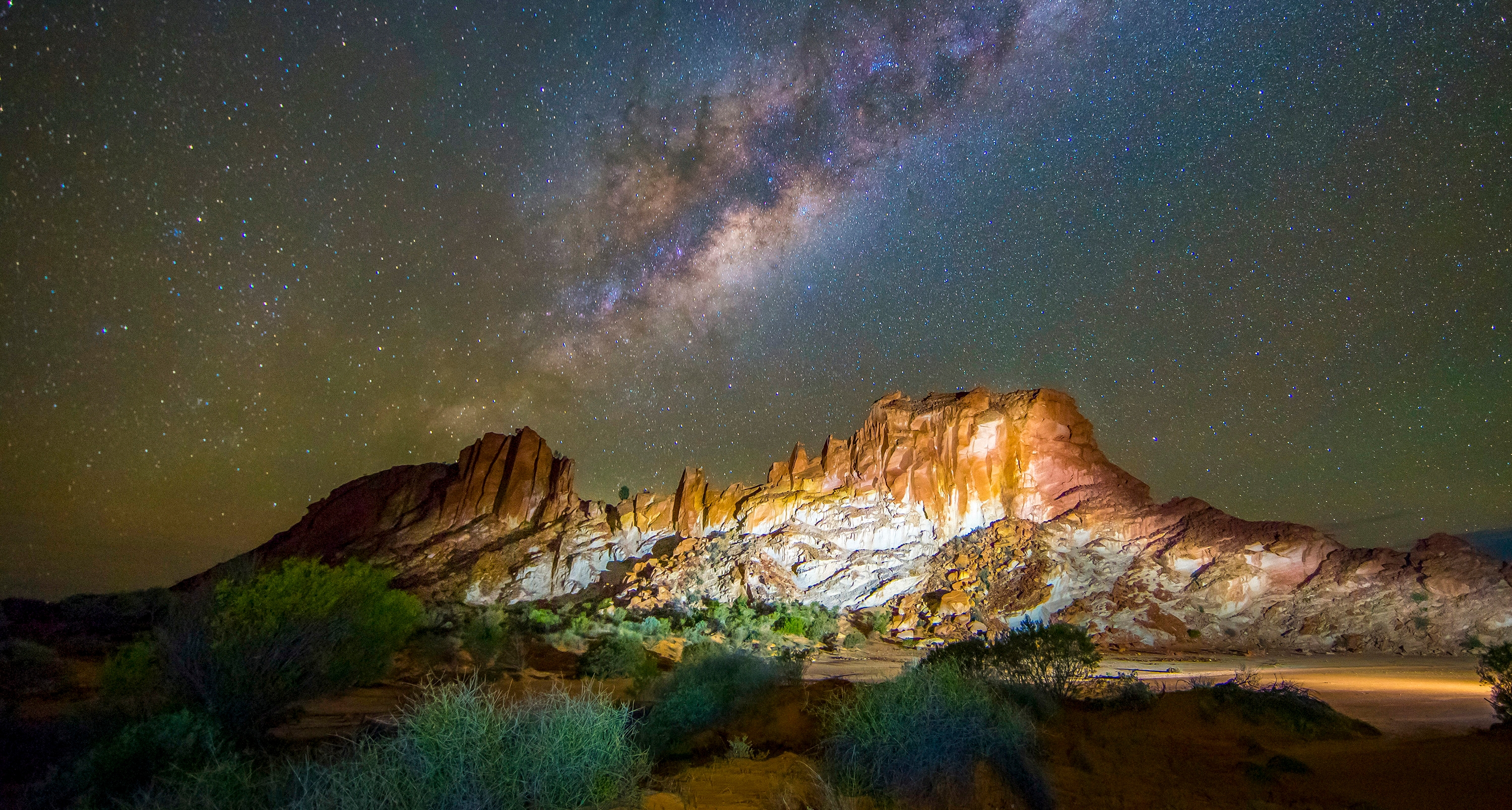 Milky way above Rainbow Valley near Alice Springs
